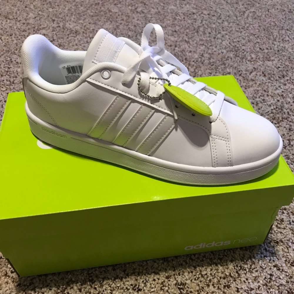 NWT Adidas Cloudfoam Advantage Sneakers